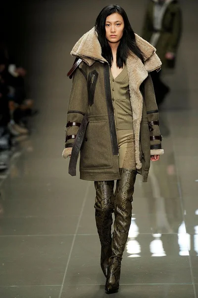 Look 10